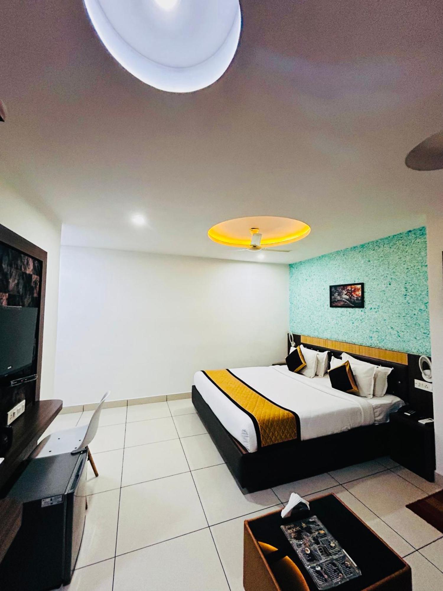 The Porch Inn Hotel/Service Apartments Bangalore Ngoại thất bức ảnh
